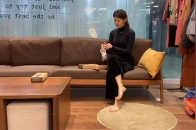 这双袜子售价1280元，算得上世界最奢侈的袜子，你穿得起吗？