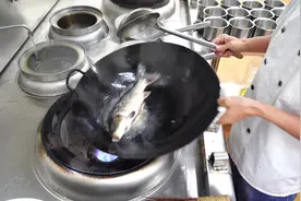 厨师长教你：“红烧鲤鱼”的家常做法（不辣），又学会了一道年菜视频封面