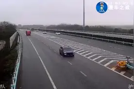 不熟路况高速路突然减速变道酿事故图片