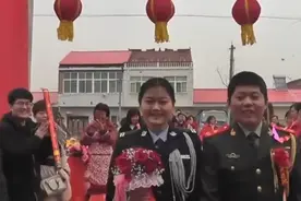 中国兵哥哥迎娶中国警察小姐姐，婚礼虽然简单，但这就是最美爱情