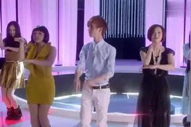《小时代》片尾有彩蛋，全新MV《小小时代》，看群星是如何搞怪的视频封面