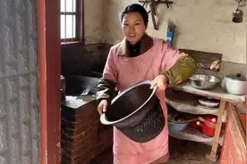 11口人的大家庭，看看家里锅用了多少个？做一顿饭都费劲视频封面