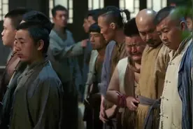 日军先是穿老百姓的服装，又换上国军的军装，到底有什么企图？视频封面