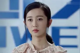 电视剧：前台美女穿高跟鞋站太久嫌累，什么情况~！视频封面