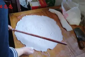 甘肃天水：农家美食手擀粉条的地道做法，妈妈做的，才会更好吃哦