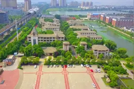武汉这所贵族学校，听说很多武汉家长削尖了脑袋把孩子送进去？视频封面