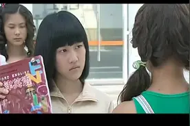 巴啦啦小魔仙：美琪不小心把莉莉的书撞掉在水里，莉莉眼神好吓人视频封面