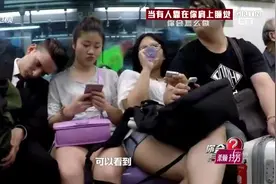 你会怎么做：国外帅哥在地铁上靠陌生美女肩膀睡觉，竟无人拒绝视频封面