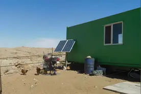 如今牧民倒场用流动房代替蒙古包，牧民家上生的风干牛肉款待我们视频封面