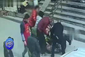 太嚣张！违停父子档，咬打郑州民警，只为100块，两人被刑事拘留视频封面