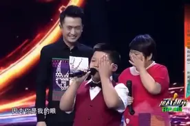 生父抛弃脑瘫婴儿，外婆不舍独自养大成正常人，外孙唱歌感恩姥姥视频封面