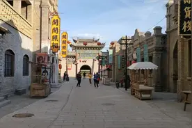 实拍内蒙古鄂尔多斯市伊金霍洛旗蒙古源流，继续看北方民国小镇视频封面