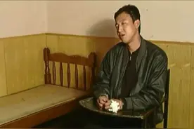 绰号“老小子”的人，向公安说出了杀死黄东的事是司老三干的视频封面