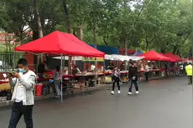 哈尔滨想摆摊，几大夜市最好别去，费用高而且随时会被赶走！视频封面