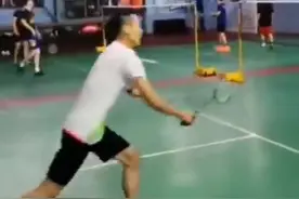 患癌后的李宗伟，坚持运动，教孩子们打羽毛球视频封面