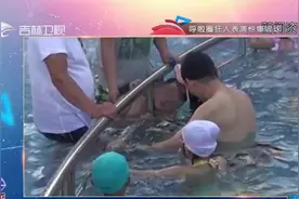 真相123：男孩头部被卡在泳池护栏，家长该如何施救？来跟着学下视频封面