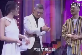 90后妹子寻找一见钟情的公交男孩，现场激动告白，男孩一脸羞涩视频封面