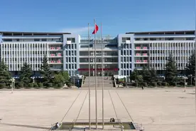 云南能源职业技术学院坐落在文明曲靖，占地900亩，资产总值13亿视频封面