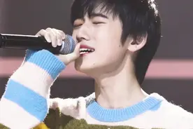 15岁中国少年绝美深情演唱《我怀念的》 惊艳韩国评委老师视频封面
