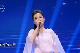 雷佳深情演绎《晚风吹过哨塔》，感动过无数人的军旅佳作！视频封面