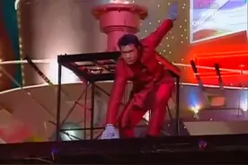 1999年万千星辉贺台庆，古天乐表演炫酷歌曲，最后举起火球视频封面