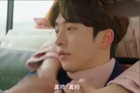 韩剧：校草太帅，坐个公交都能收获迷妹，一旁女友危机感重重视频封面