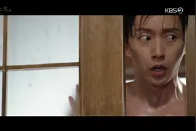 韩剧：小伙借小姐姐家浴室洗澡不料小姐姐的父亲来家里，尴尬了!视频封面
