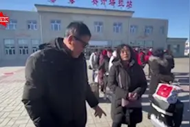 泪目！爸妈从草原去跟孩子过年，特产铺一地、兴奋到语无伦次视频封面