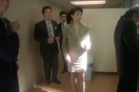 整蛊专家星爷上女厕所装作同性恋.画口红视频封面