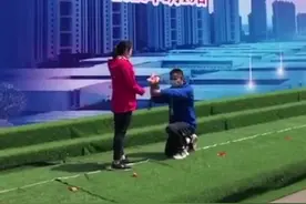 男护士在雷神山医院休舱时求婚成功  转起祝福！视频封面