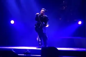 陈奕迅演唱会上，再唱经典《爱情转移》前奏一响起，观众掌声雷动视频封面