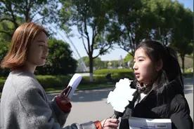 第一次牵手是什么样的感觉，学姐说被甩开了，好伤心视频封面