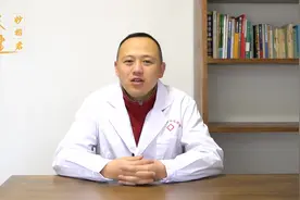 嫌中药难喝，少放水可以吗？煎中药时学问多，方法错了无疗效！视频封面