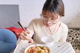 小涵挑战跟着书本学做菜，看看做的怎么样？视频封面