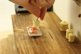迷你厨房：来看看小巧可爱的食材如何在手中变成一道精致的美食