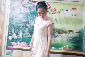 网红直播间9块9秒抢的旗袍，村姑试穿，直呼还可以视频封面