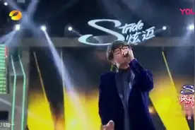 华晨宇凭借一首《海阔天空》，拿下快乐男声冠军，全场大合唱