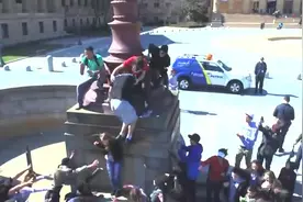 国外恶搞病毒感染僵尸恶作剧，一大波丧尸即将到达战场，高能预警视频封面