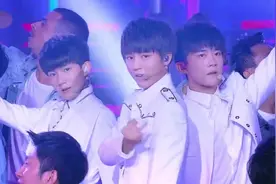 TFBOYS 《是你》湖南卫视中秋之夜现场版，三只嗨翻了视频封面