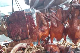 越南街头烧腊摊位，看着不是特别卫生，跟国内没法比较视频封面