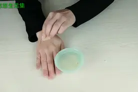 脸上斑点密密麻麻很显老，生姜加牙膏解决长斑的烦恼，实用视频封面