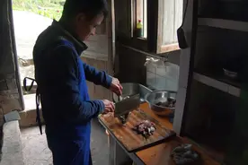 左手勺子，右手筷，会烧菜的男人就是帅，看海哥做什么好吃的。视频封面