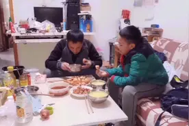 三分钟炸糖饺，外焦里嫩，入口酥脆，孩子的夸奖让老爸心里美滋滋视频封面