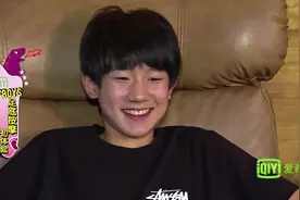 足底按摩疼痛难忍，三小只强颜欢笑视频封面