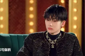 周震南自己用自己的表情包，原来当他呆萌的时候不是装的是真的懵