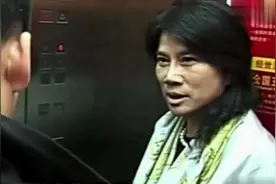 这个员工厉害了，在电梯里和董明珠互怼，一点都不怕她~视频封面