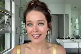 Emily DiDonato模特小姐姐分享简单自然的棕色小烟熏眼妆！视频封面