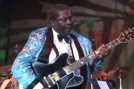 布鲁斯之王 BB King 现场弹唱，这个段位没人敢喷了吧视频封面