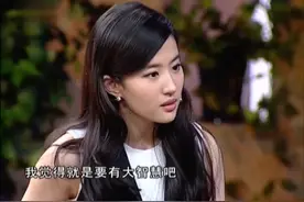 刘亦菲爆料生活中，酒后喜欢和闺蜜比掰手腕，是有原因的！视频封面