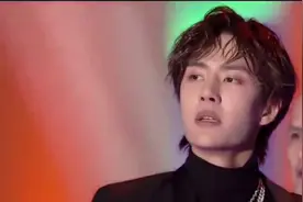 王一博嗨唱《Turn up the music》现场粉丝的尖叫不断，燃炸了！视频封面